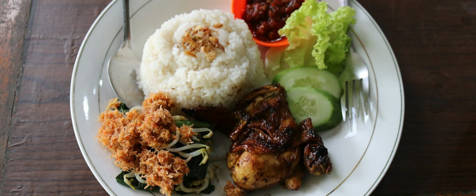 nasi campur indonésien