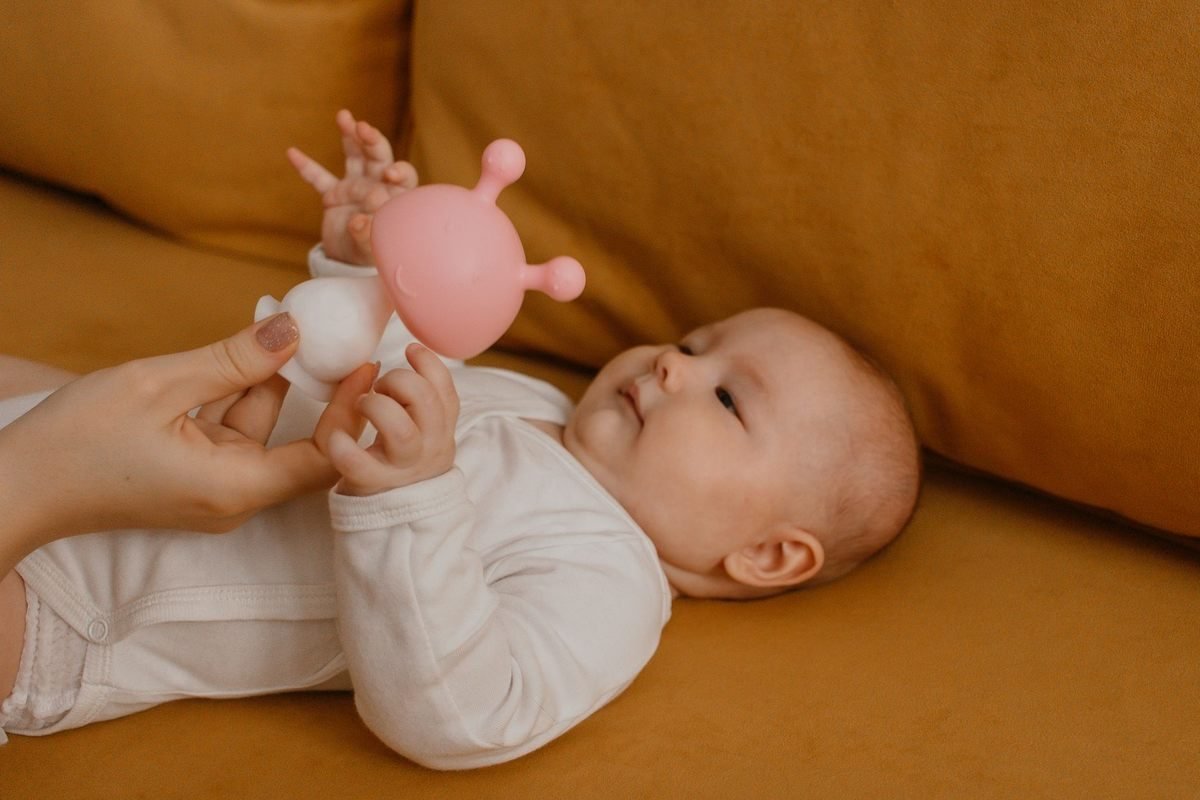 Doudou bola avec grelot et coutures renforcées Doudou bola avec grelot et coutures renforcées